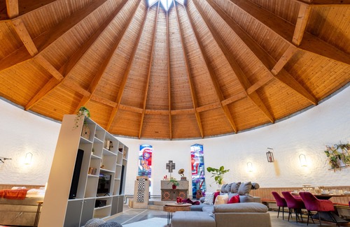 Kelheim Copropriété | formerly. Church + basement flat for up to 16 people, garden
