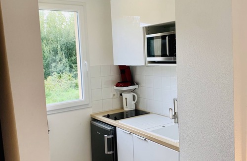 Equemauville Appartement | FORMISTUDIO II - A 2 PAS DE HONFLEUR - PISCINE CHAUFFEE, PARKING, WIFI