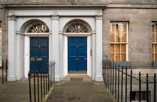 New Town Appartement | Forth Street City Home by GuestReady