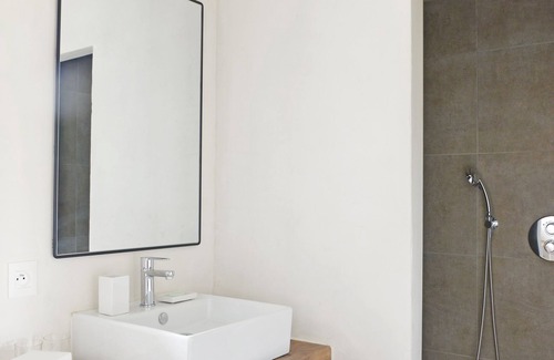 Montcuq Maison | Maison Forte, chambres, calme et vue en Quercy Blanc