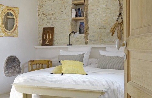 Montcuq Maison | Maison Forte, chambres, calme et vue en Quercy Blanc