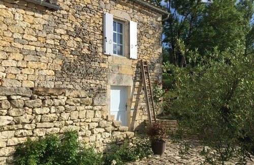 Montcuq Maison | Maison Forte, chambres, calme et vue en Quercy Blanc