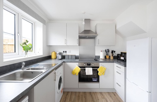 Avonmouth Maison | Fortified Three Bedroom Home Bristol