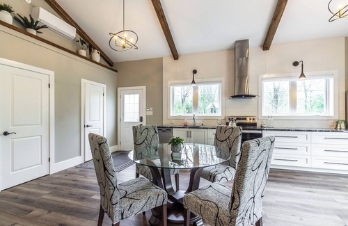 Normandale Maison | ForTwo guest house a place to relax, enjoy nature, beaches, trails, wineries.