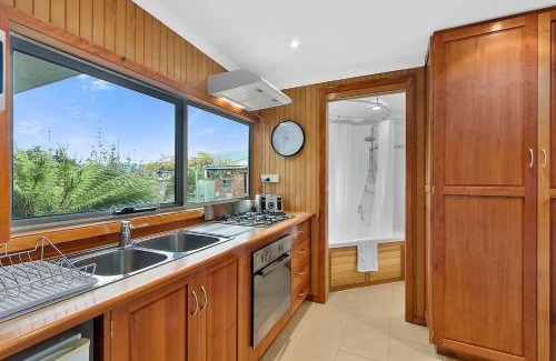 Lindisfarne Maison | Forty South Cottage - A Secluded Waterside Getaway
