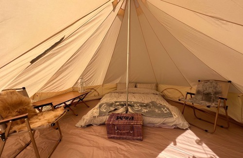 Moreton-in-Marsh Location De VR | Fossewold Camping Bell Tent 2 of 4