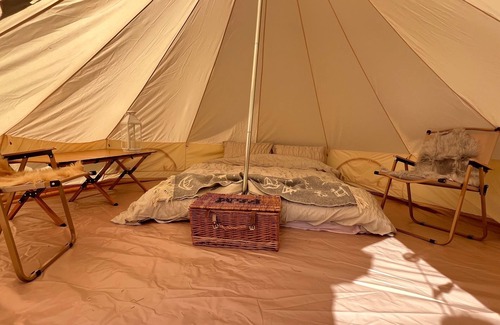Moreton-in-Marsh Location De VR | Fossewold Camping Bell Tent 3 of 4