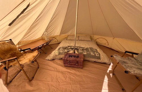 Moreton-in-Marsh Location De VR | Fossewold Camping Bell Tent 4 of 4