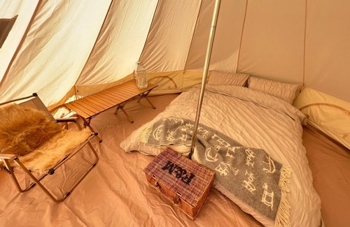 Moreton-in-Marsh Location De VR | Fossewold Camping Bell Tent 4 of 4