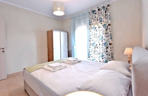 Paralia Dionysiou Appartement | Fotinia Beach House Ground Floor by RentalsPro
