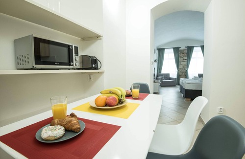 Prague 1 Appartement | Four bed studio apartment in ground floor with bathroom and kitchen