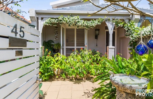Manly Maison | Blue Plumeria - House in Manly