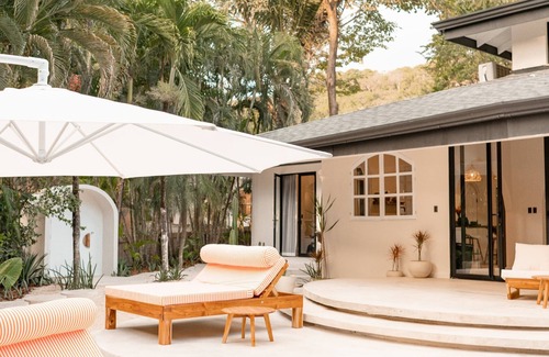 Carmen Villa | Villa de plage de quatre chambres, juste à côté de Banana Beach. À quelques pas de la plage.