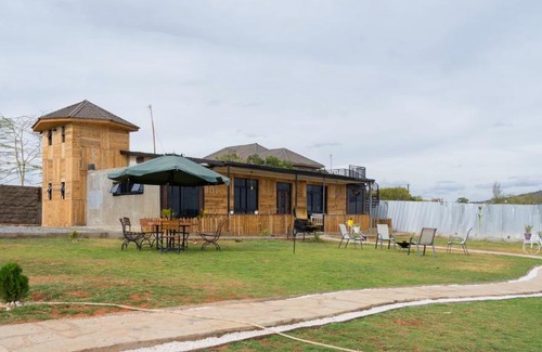 Machakos Chalet De Ski | Four bedroom Container house-Kapiti Plains Container House