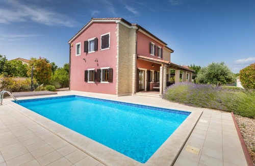 Stokovci Maison | Four-Bedroom Holiday home Bijazici with an Outdoor Swimming Pool 08