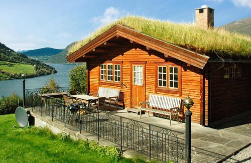Olden Maison | Four-Bedroom Holiday home in Olden 1