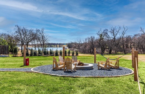 Little Elm Maison | Lake front House8-Beds Pool, Koi, Fire Pit, Indoor Hot Tub