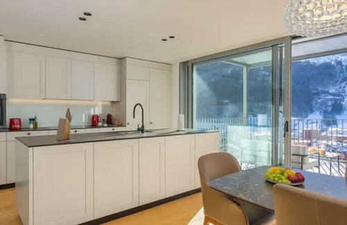 Engelberg Appartement | Four Bedroom Superior Apartment With Mountain View and Terrace
