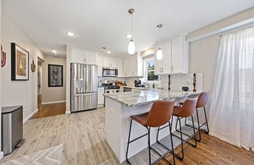Newark Maison | The Bennett I African Oasis