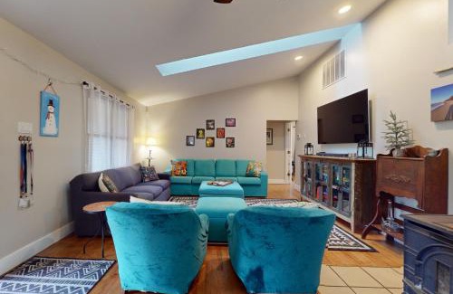 Lakeside Maison | Four Bedrooms & a Beach