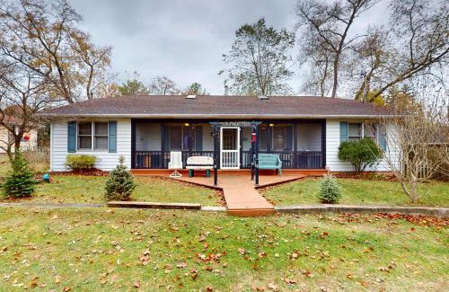 Lakeside Maison | Four Bedrooms & a Beach