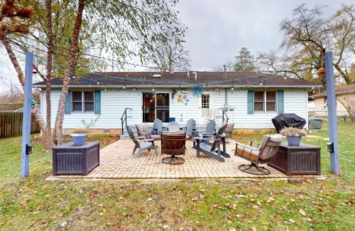 Lakeside Maison | Four Bedrooms & a Beach