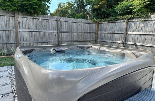 Gainesville Maison | Maison spacieuse avec piscine de 2 étages! Parfait pour se divertir et les animaux sont les bienvenus