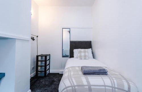 Chorley Maison | Four BR House By Eason Stays Short Lets & Serviced Accommodation Chorley With Free Parking