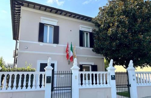 Pisa Maison | FOUR LIONS VILLA GUESTHOUSE