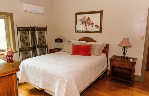 Robesonia Autre | Four Oaks Farm w/Horse Barn, Patio & Gardens