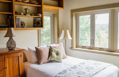 Robesonia Autre | Four Oaks Farm w/Horse Barn, Patio & Gardens