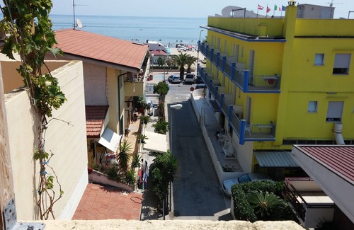 Tortoreto Lido Appartement | Appartement de quatre pièces "B2" avec vue mer à 30mt. de la plage