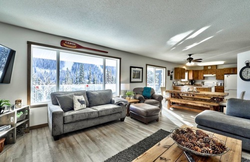 Sunburst Estates Maison | Ski in / Ski Out to Sunburst Chair ~ Paradise All Around You