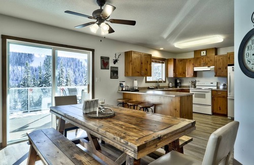 Sunburst Estates Maison | Ski in / Ski Out to Sunburst Chair ~ Paradise All Around You