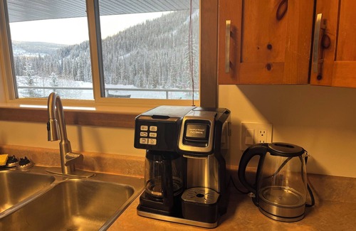 Sunburst Estates Maison | Ski in / Ski Out to Sunburst Chair ~ Paradise All Around You