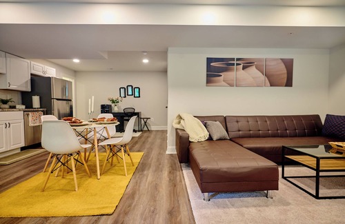 Ellicott City Appartement | Four Seasons Apartment in charming Elkridge
