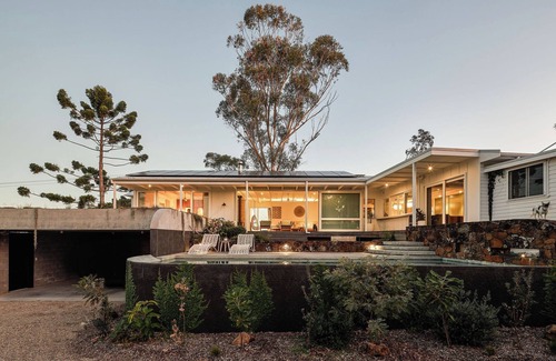 Crabbes Creek Maison | Four Winds! Architecturally renovated & designed with Pool and Panoramic Views