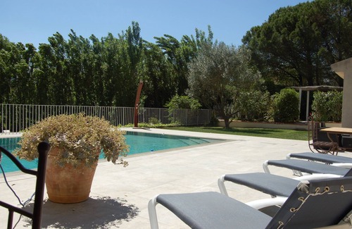 Montauriol Villa | Fourques: Villa Climatisée avec piscine privée chauffée grand jardin