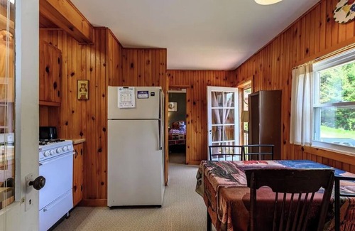 Eagle Bay Cabine | Fourth Lake Getaway Lodges ~ Waterfront 4-Plex ~ Daybreak Lodge