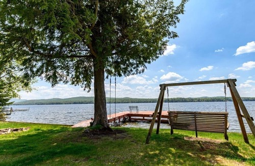 Eagle Bay Cabine | Fourth Lake Getaway Lodges ~ Waterfront 4-Plex ~ Daybreak Lodge