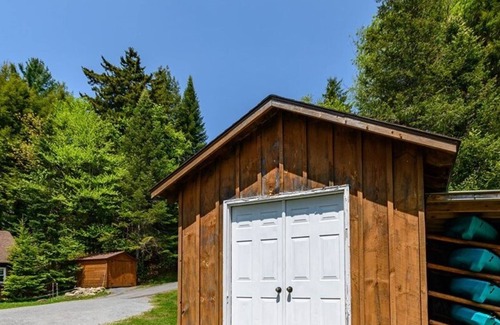 Eagle Bay Cabine | Fourth Lake Getaway Lodges ~ Waterfront 4-Plex ~ Daybreak Lodge