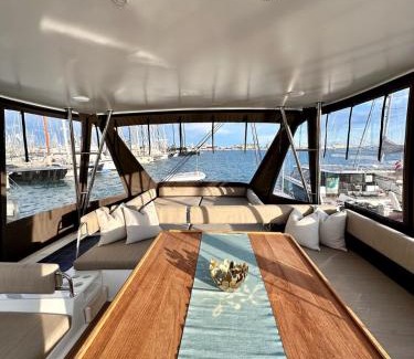 La Llotja-Born Location De Bateaux | Fox Bali