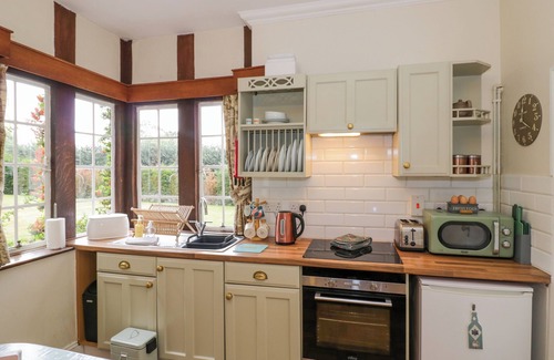 Droitwich Cottage | Fox Cottage, DROITWICH SPA