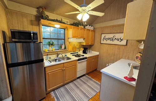 Canton Cabine | Fox Creek - Secluded Cabin with Hot Tub - New Owner!