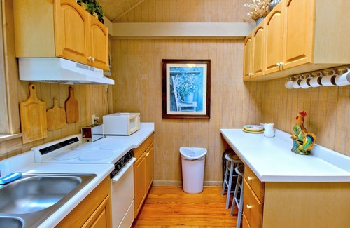 Canton Cabine | Fox Creek - Secluded Cabin with Hot Tub - New Owner!