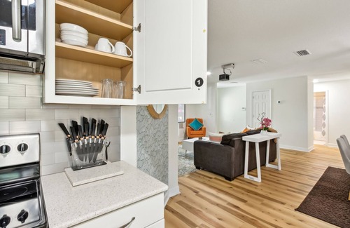 Isle of Palms Maison | Fox Hollow Peaceful Fruit Forest Getaway. Four bedrooms, two bathrooms