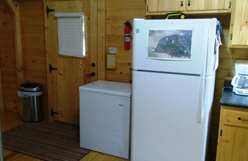 Coffeeville Cabine | Fox Hunting, Crappie Fishing Getaway