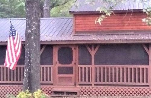 Coffeeville Cabine | Fox Hunting, Crappie Fishing Getaway