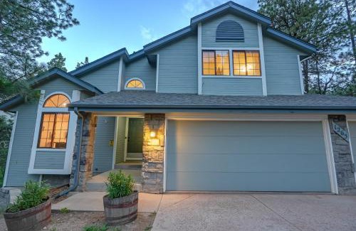 Colorado Springs Maison | Fox Run Retreat Hot Tub & Fire Pit & BBQ