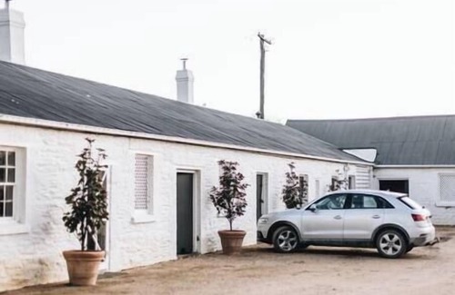 Primrose Valley Appartement | The Quarters: Peaceful Escape on a Historic Farm